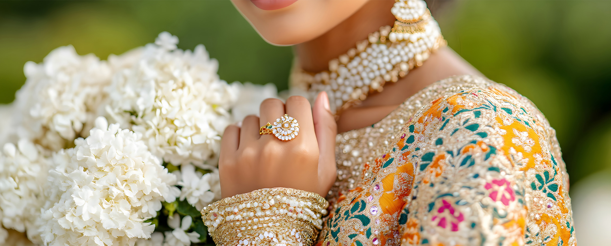 Traditional wedding look with perfectly matched bridal accessories Traditional wedding look with perfectly matched bridal accessories