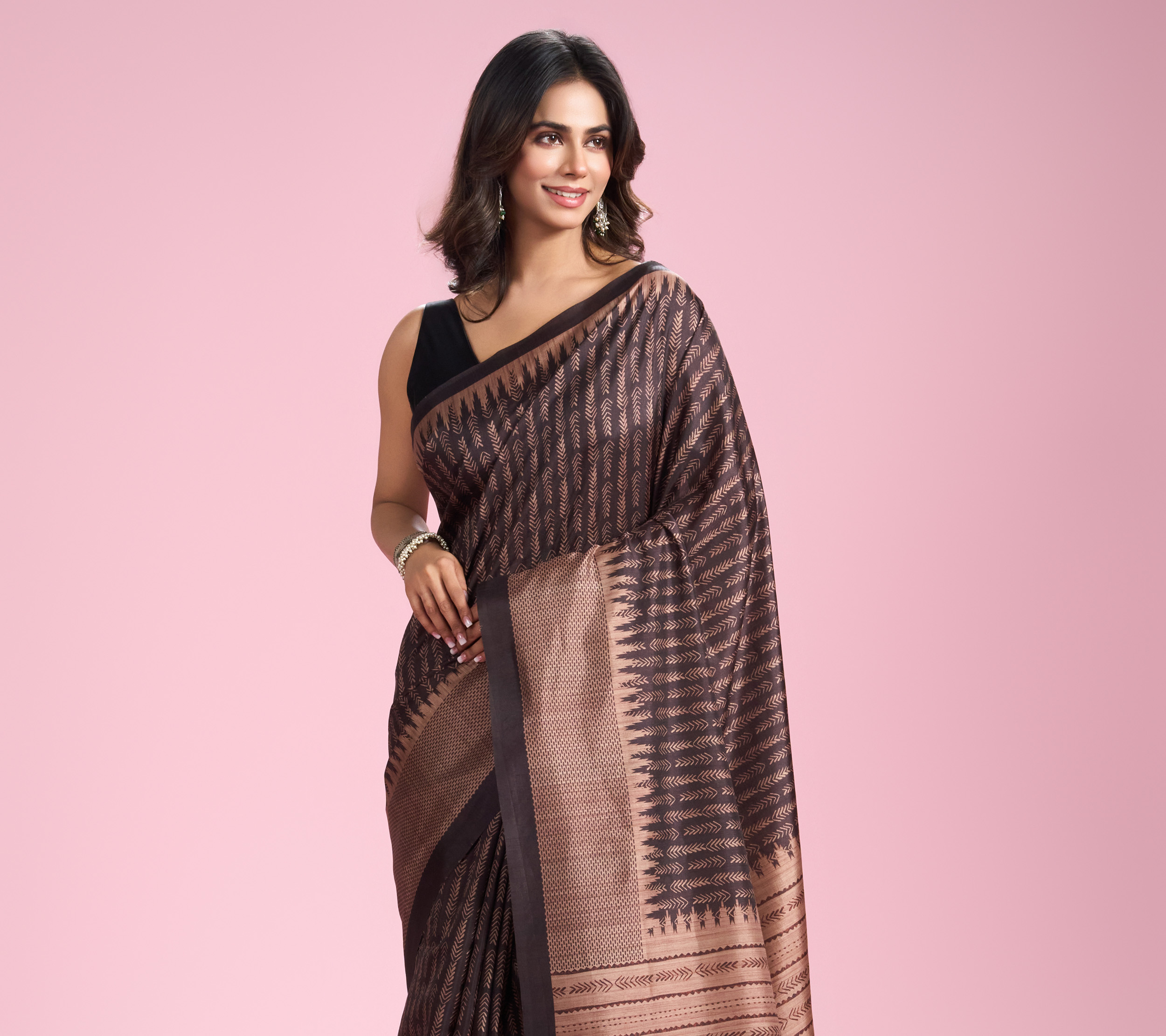 From Day to Night: Styling Your Black Saree for Any Occasion