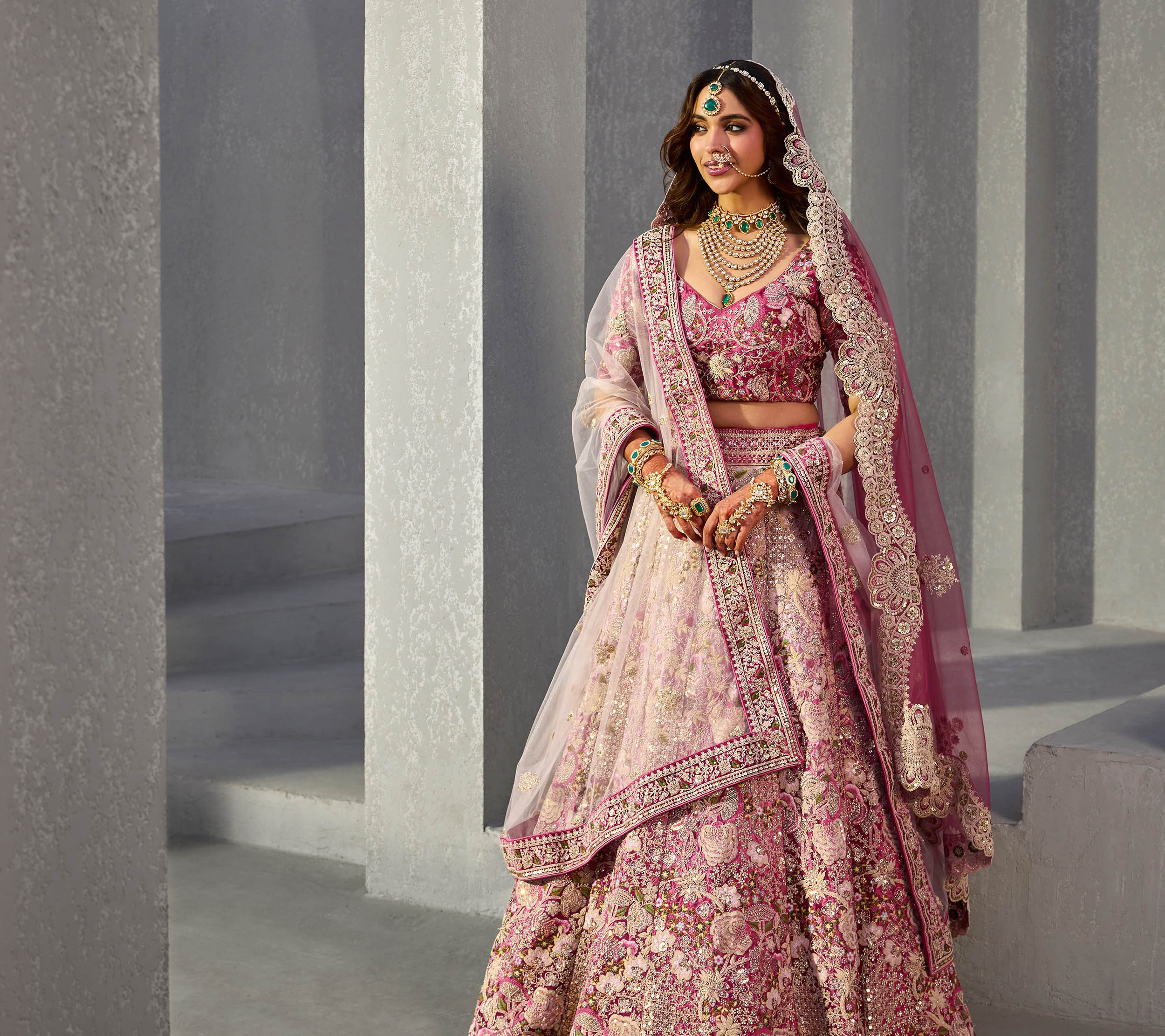 Effortless Tips to Select a Stunning Heavy Wedding Lehenga