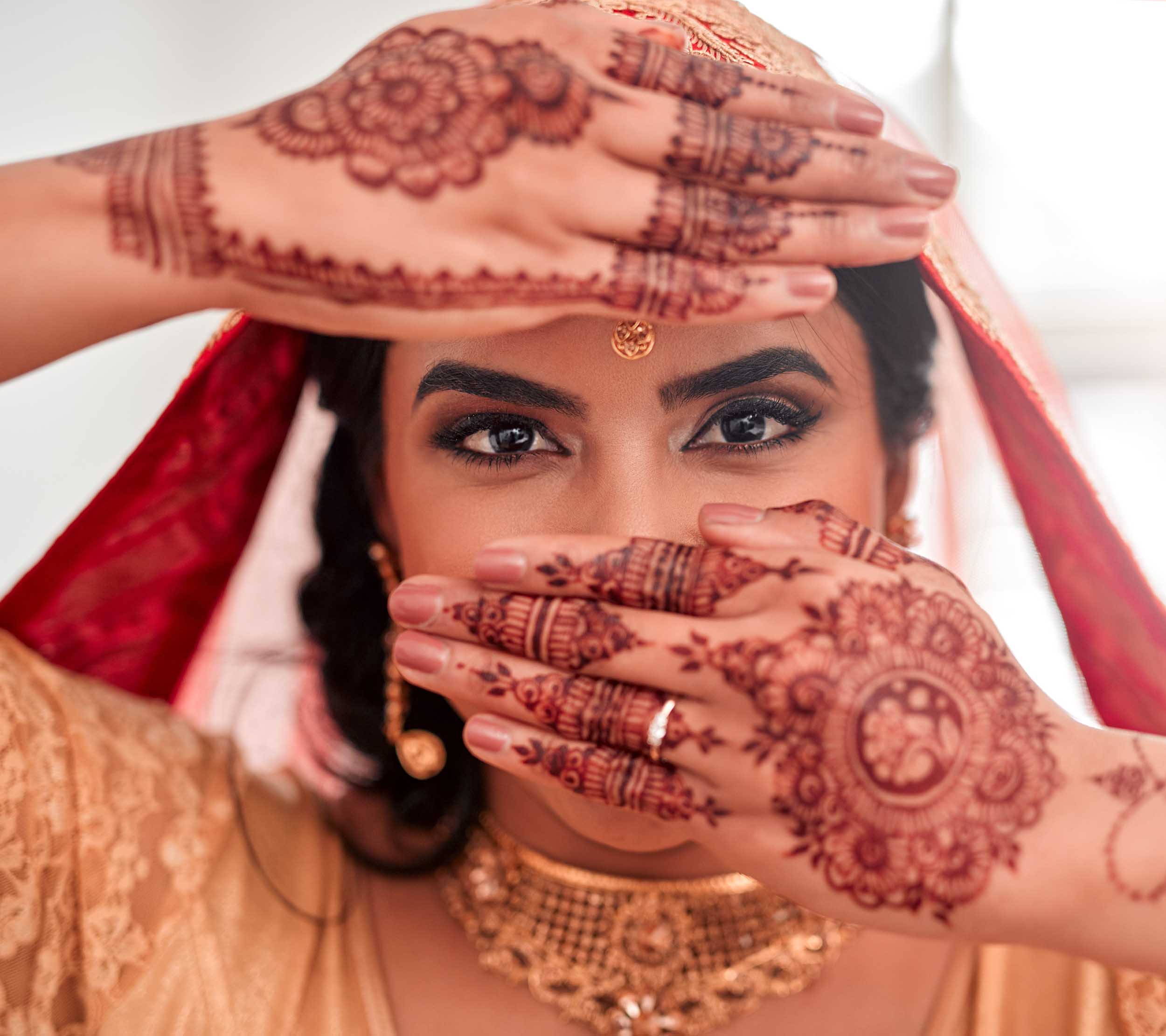 Less is More: 15 Sleek Modern Bridal Mehndi Designs