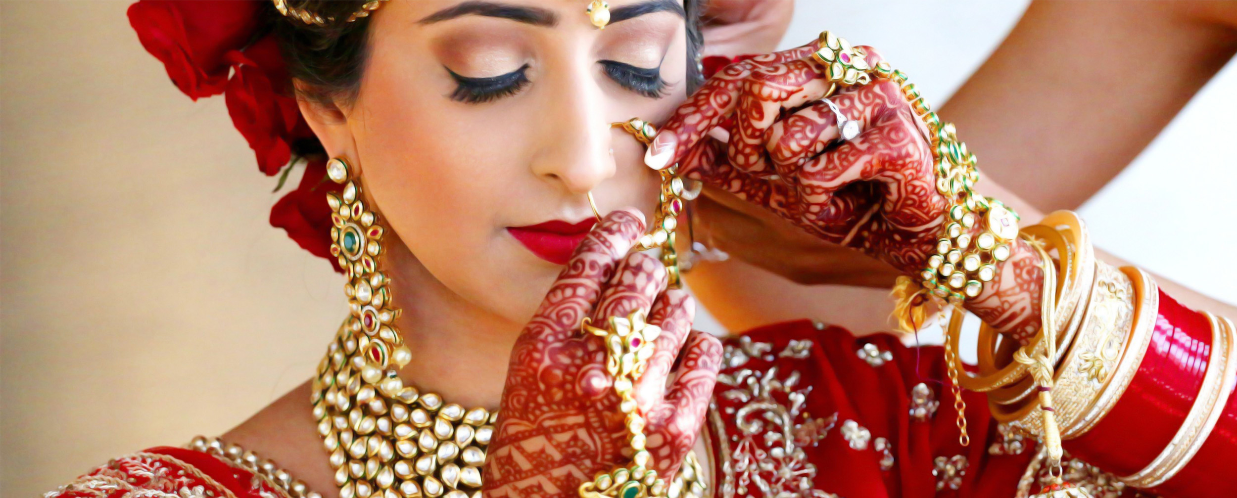 A bride in beautifull nose ring with gold necklace and gold earings