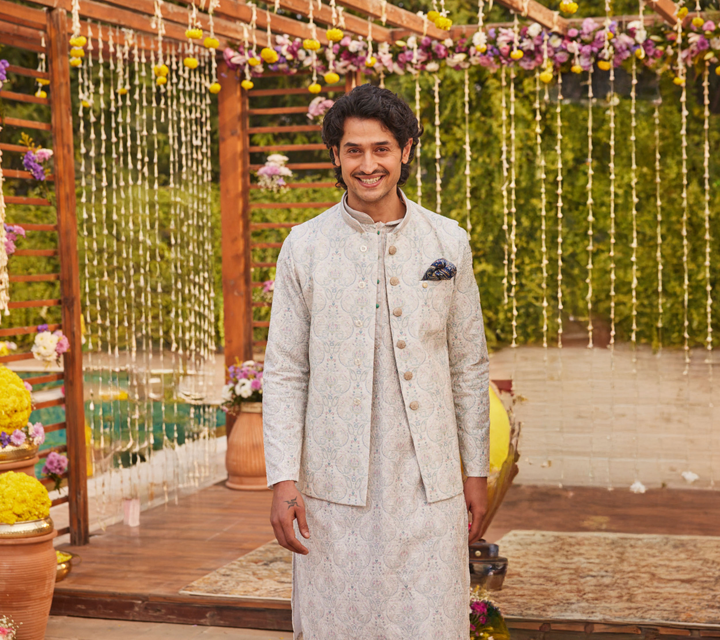 Timeless, Trendy, Tasteful: Why Grooms Love a White Kurta Pajama with Jacket