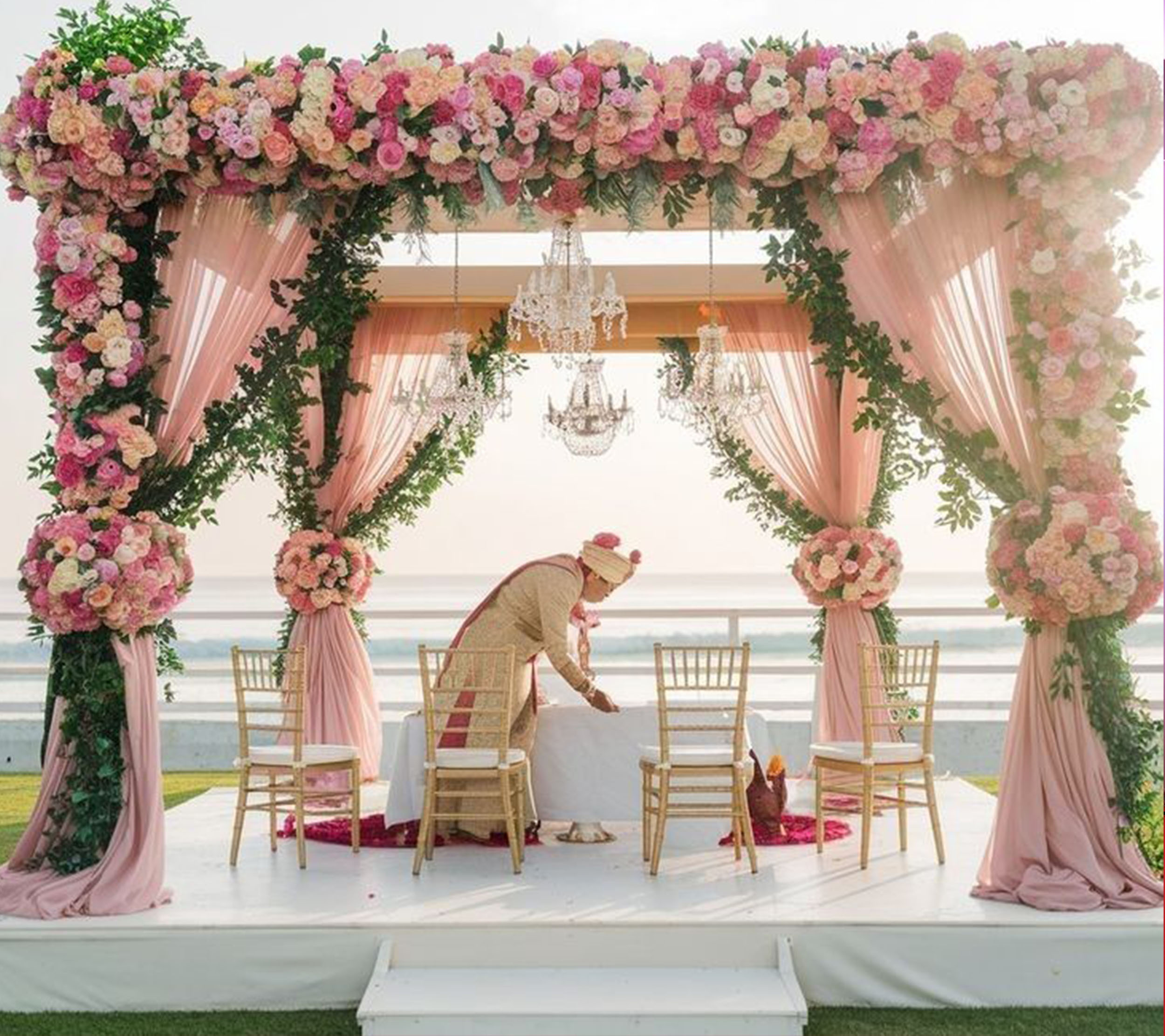 Wedding Anniversary Decorations That Reflect Your Journey Together