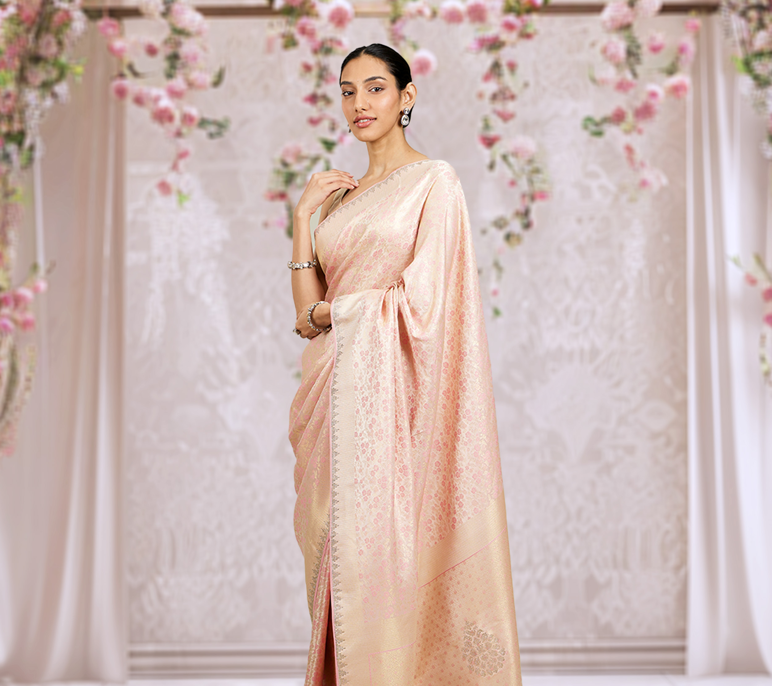 Effortless Ways to Style a Small Print Saree Like a Diva