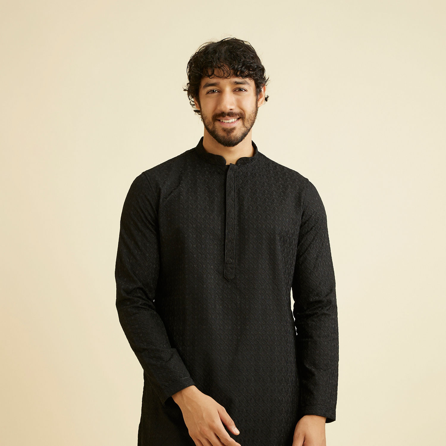 kurta-pajama-for-men-buy-black-self-embroidered-kurta-pajama-online